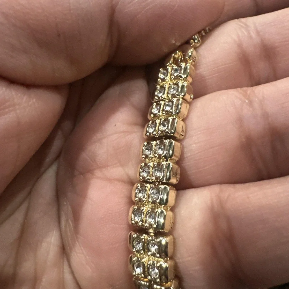 New Ladies Watch Gold Tone Teardrop Shaped Crystal Encrusted Dainty 22mm Fit 8in